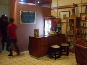 Di Reading Lights bisa memesan minuman